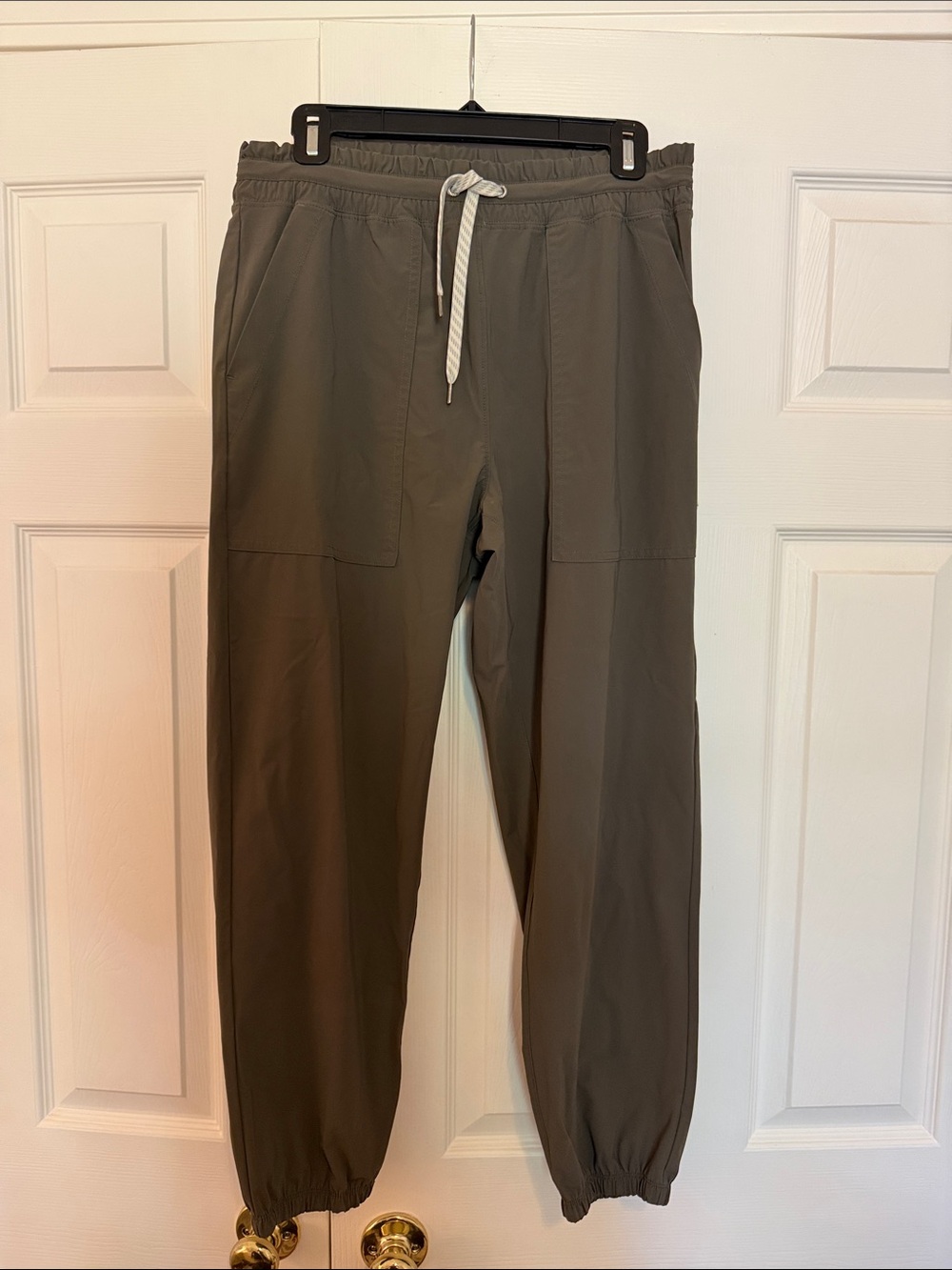 Vuori Olive Drawstring Joggers with Elastic Cuffs